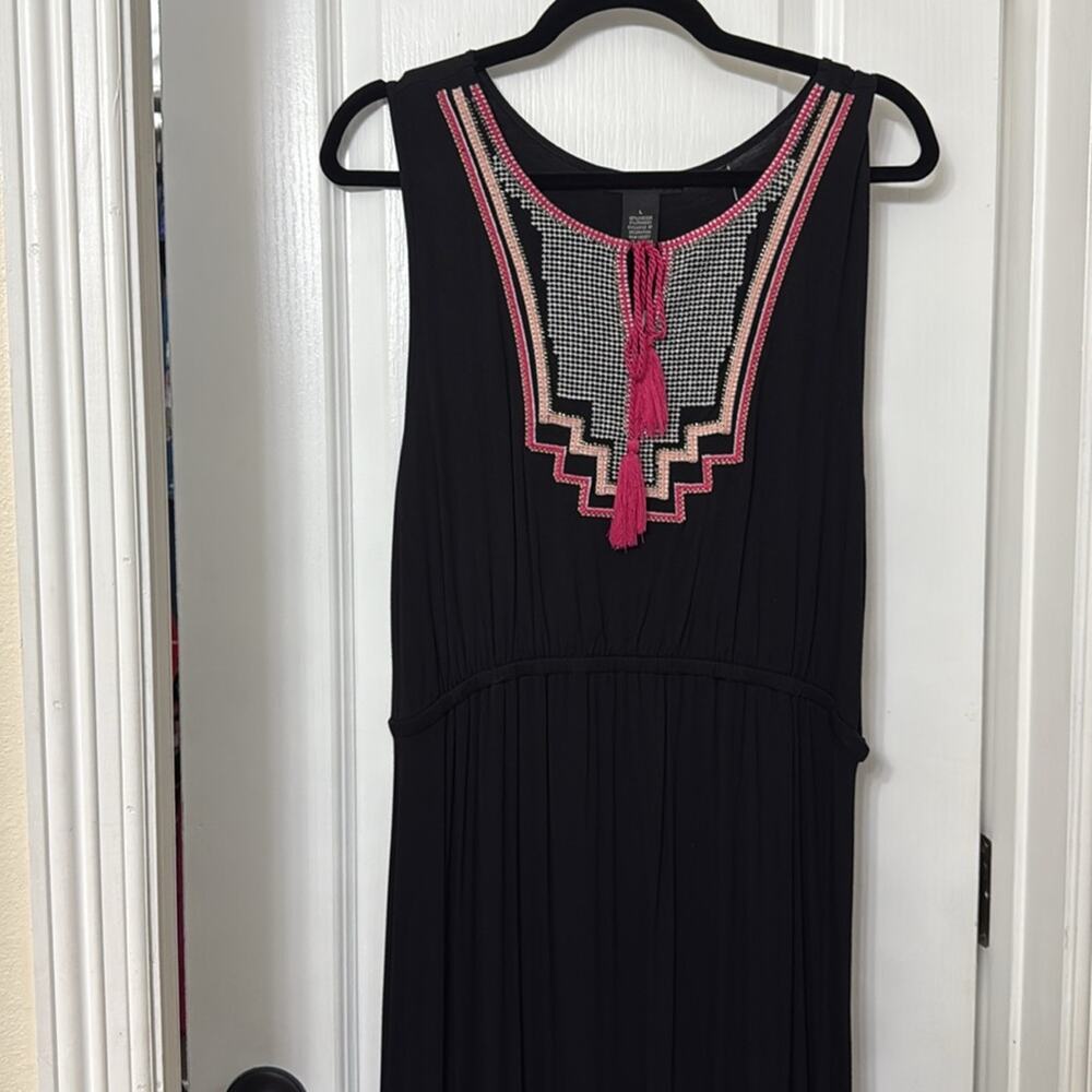 Design history black and pink beaded crochet maxi dress size L